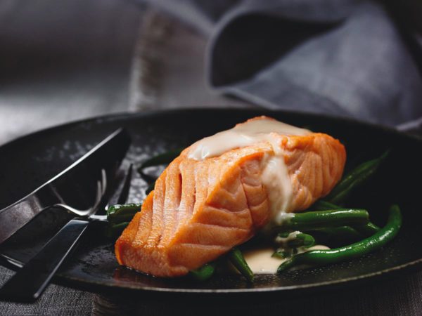 Lee más sobre el artículo Salmón a la mantequilla con maple y jengibre