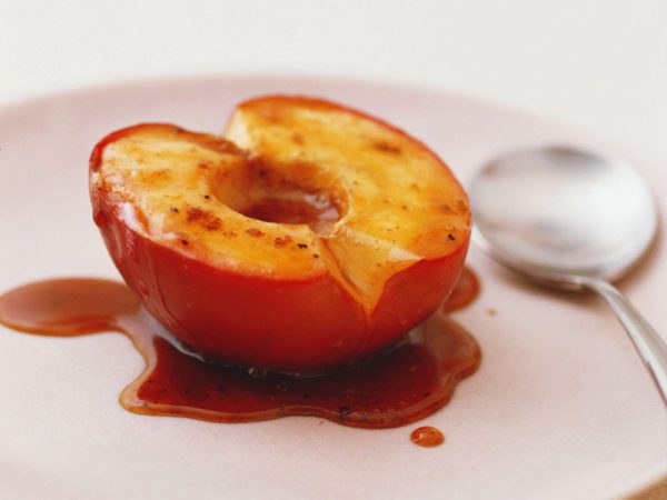 Lee más sobre el artículo Manzanas horneadas con azúcar y crema de maple